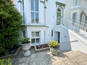 Furnished apartment with courtyard