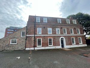 Impressive 1 bedroom apartment with Study and walk-in storage