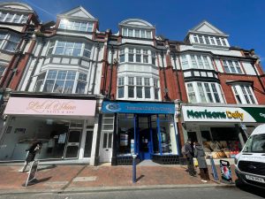 Spacious 1 bedroom top floor flat