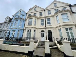 Light and bright studio apartment