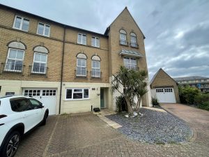 Stylish Harbour Townhouse