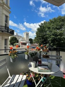 Furnished apartment close to seafront