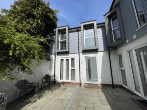 Modern 2 bedroom mews house